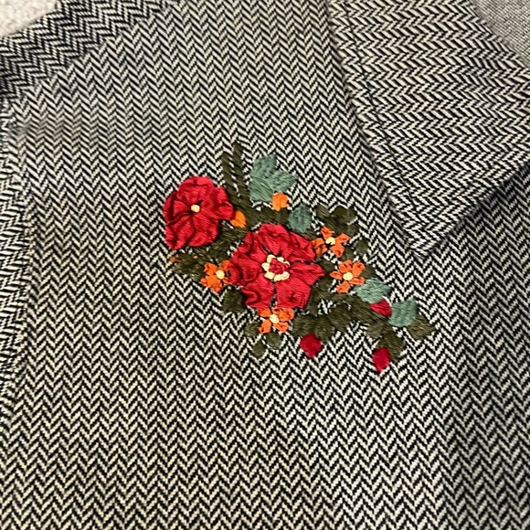 Bechamel Vintage Jacket with Floral Embroidery - Picture 3 of 8